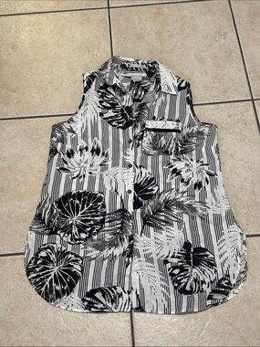 Chico’s Sleeveless Black & White Tropical Leaf Print Button-Down Top US size 4/6